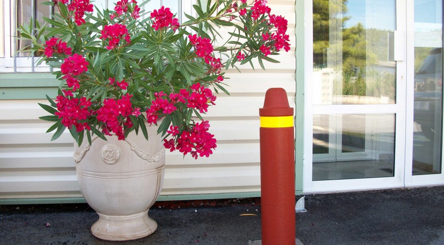 HEXDALLE® YOSTRA BOLLARDS